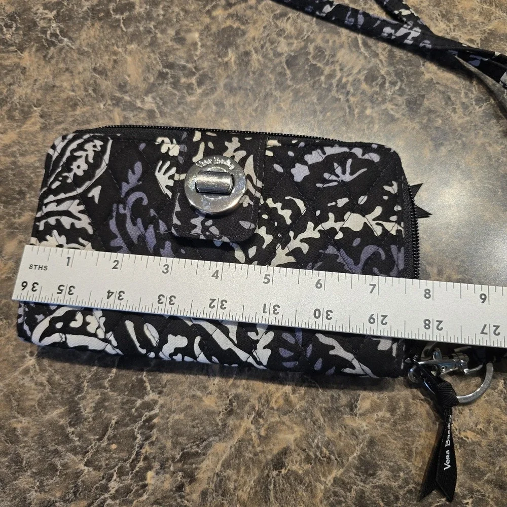 Vera Bradley Wallet/Wristlet Black-White EUC